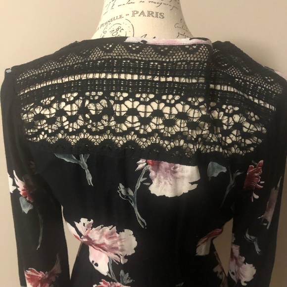 Band of Gypsies Floral Faux Wrap Dress - Picture 4 of 10